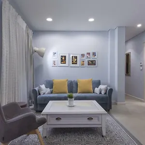 https://the-green-door.hotelschalkidiki.net